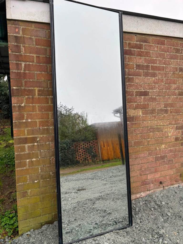 Sliding mirror wardrobe 