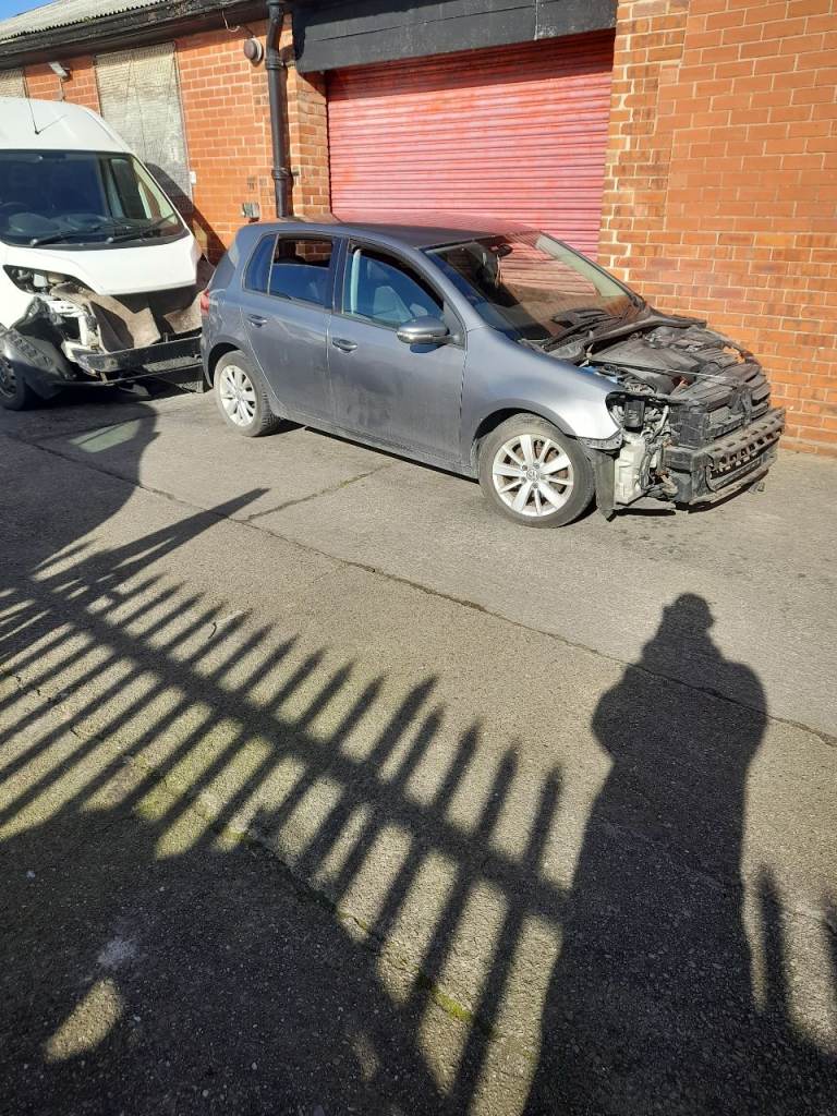 Volkswagon golf breaking 