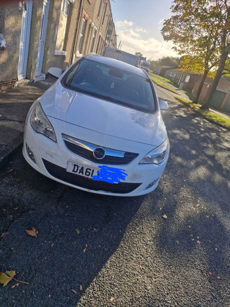 Vauxhall, ASTRA, Estate, 2011, Manual, 1956 (cc), 5 doors
