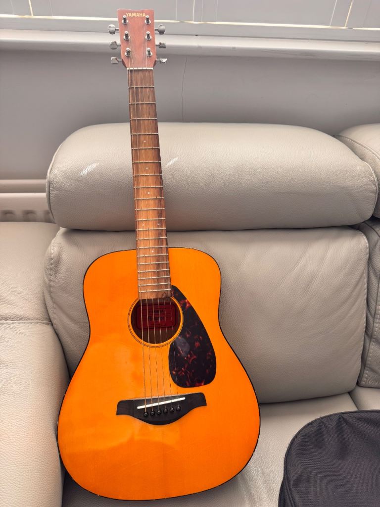Yamah 3/4 acoustic guitar excellent - paid 160£