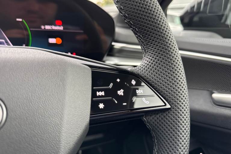 2025 Audi A6 Saloon 2.0 e-hybrid 25.9kWh Launch Edition S Tronic quattro Euro 6 (s/s) 4dr Saloon ...