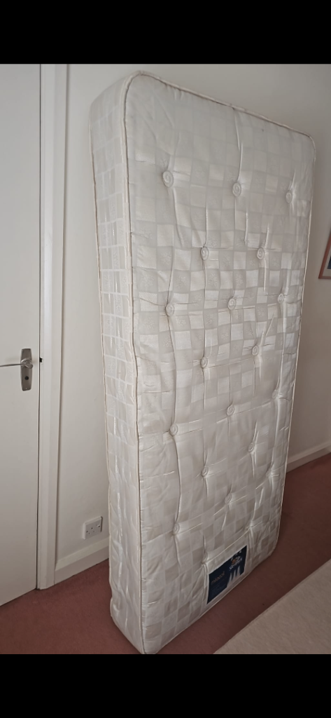 Single silentnight miracoil mattress
