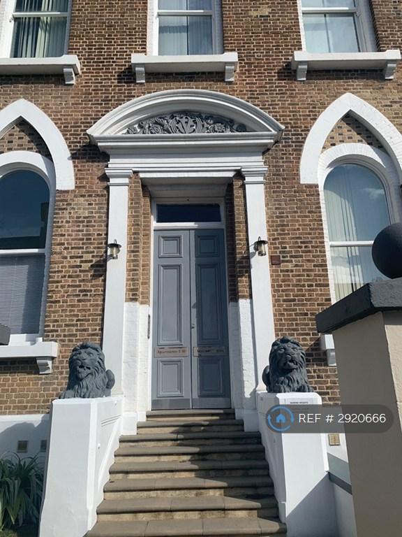 2 bedroom flat in Broadway, Sheerness, ME12 (2 bed) (#2920666)