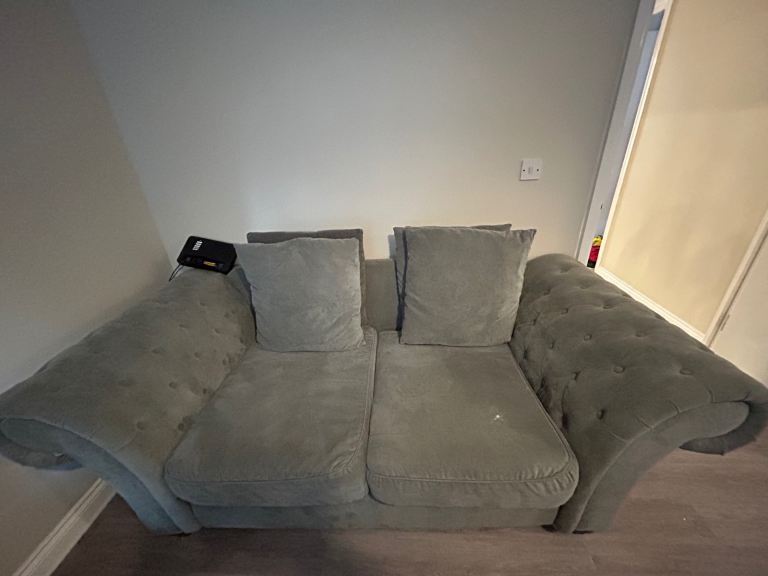 2 & 4 Seater Grey Windsor Sofa 