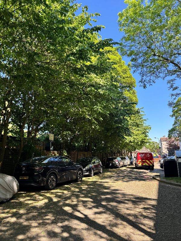 Excellent and secured storage / car garage for rent in W12 
