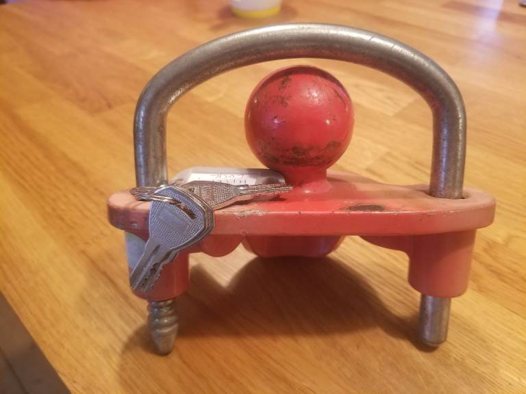 Trailer hitch lock with 3 keys