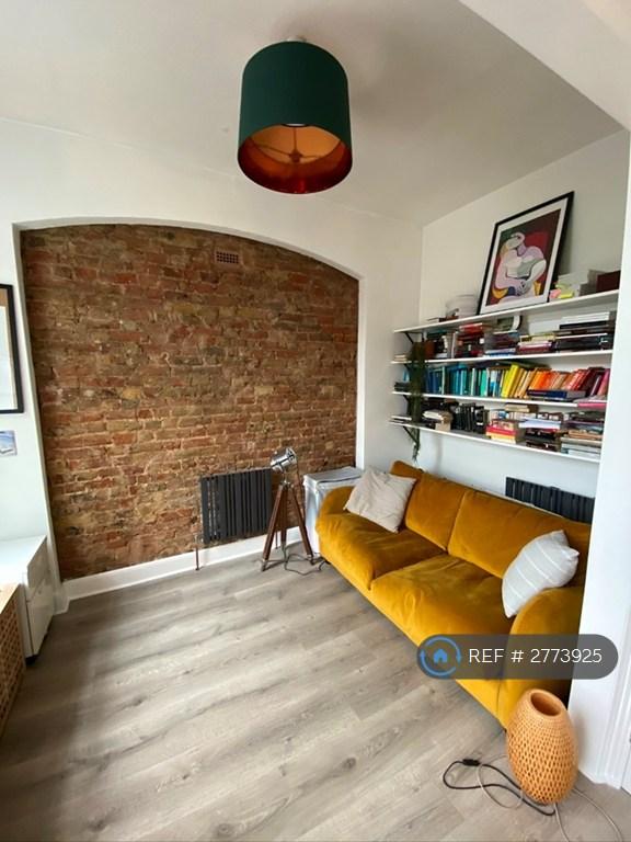 1 bedroom flat in Parkfield Road, London, SE14 (1 bed) (#2773925)