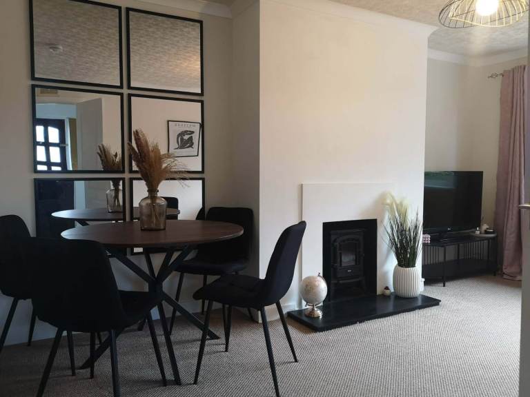 1 bed semi-detached bungalow to rent with driveway and gardens - Inverness AUGUST 2026
