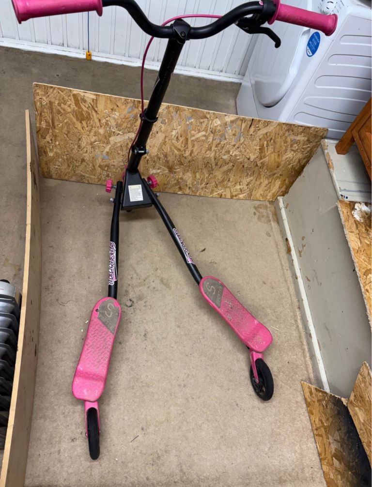 Flicker wiggle 3 wheel scooter