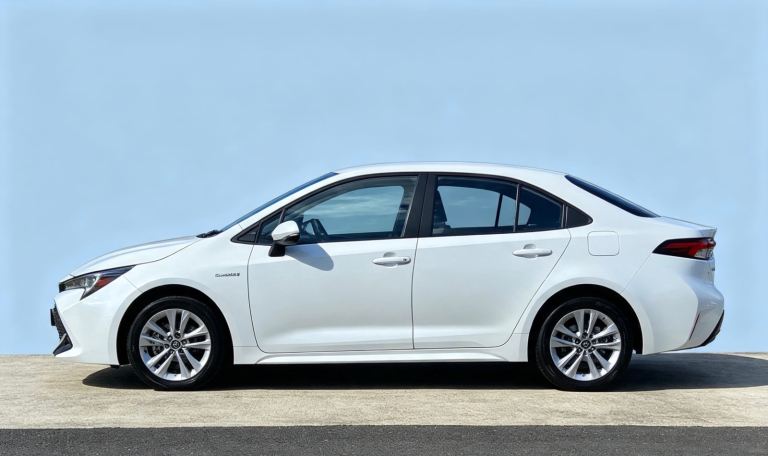 2022 Toyota, COROLLA, Hybrid 5 door Hatchback, automatic only 17k miles Toyota warranty till 2032