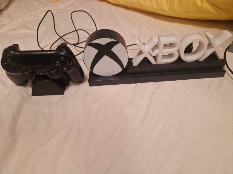 Ps4 Controller Style Alarm Clock & Light up xbox sign
