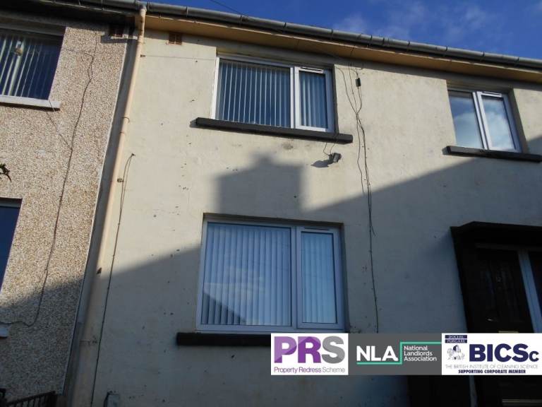 Well presented three bedroom house to let in Shipley (Bradford) BD18!