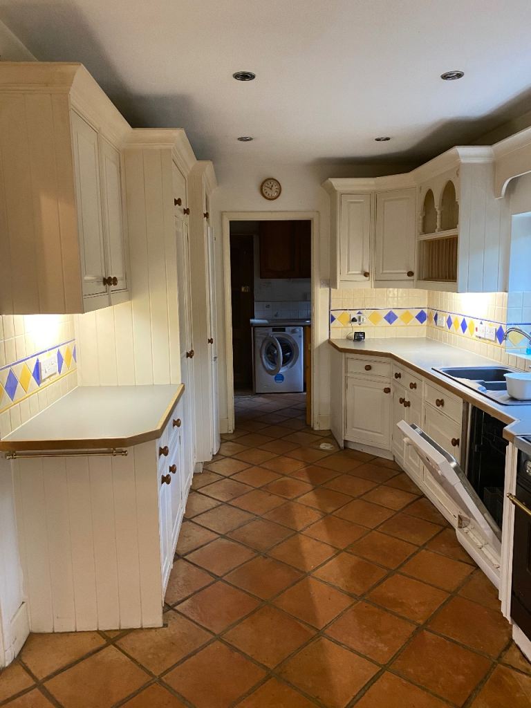 Used country kitchen 