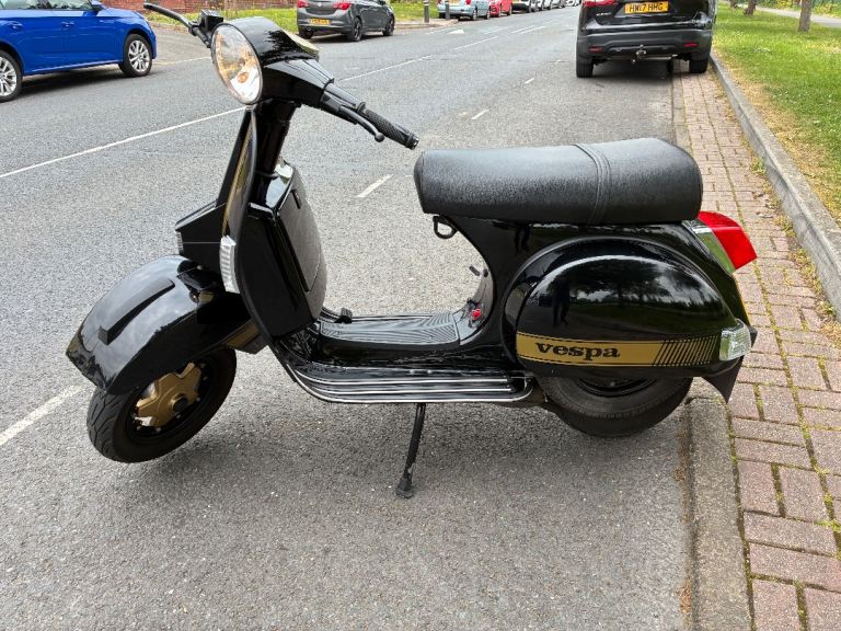 Lml/vespa 2016 2 stroke manual scooter with very low mileage lovely scooter will long mot 
