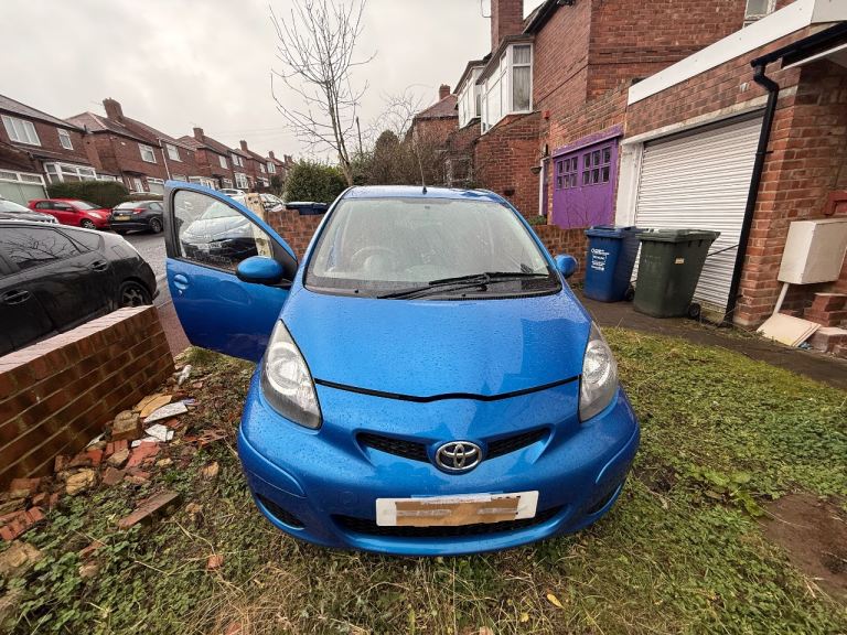 Toyota, AYGO, Hatchback, 2010, Manual, 998 (cc), 5 doors