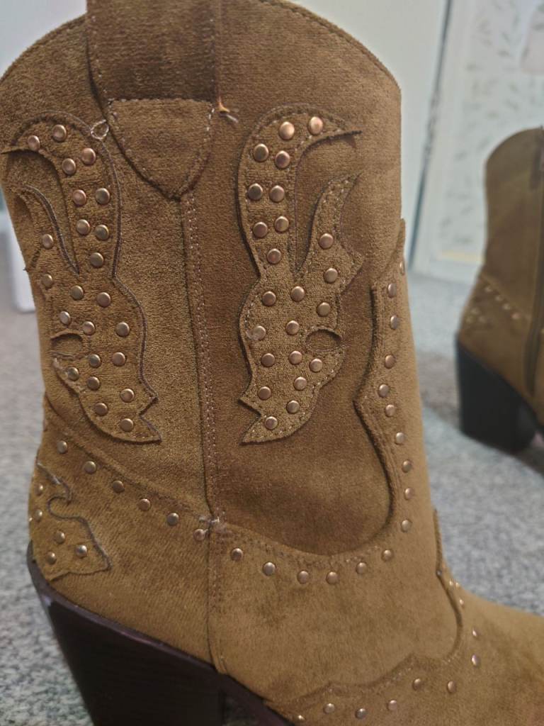 Western boots 