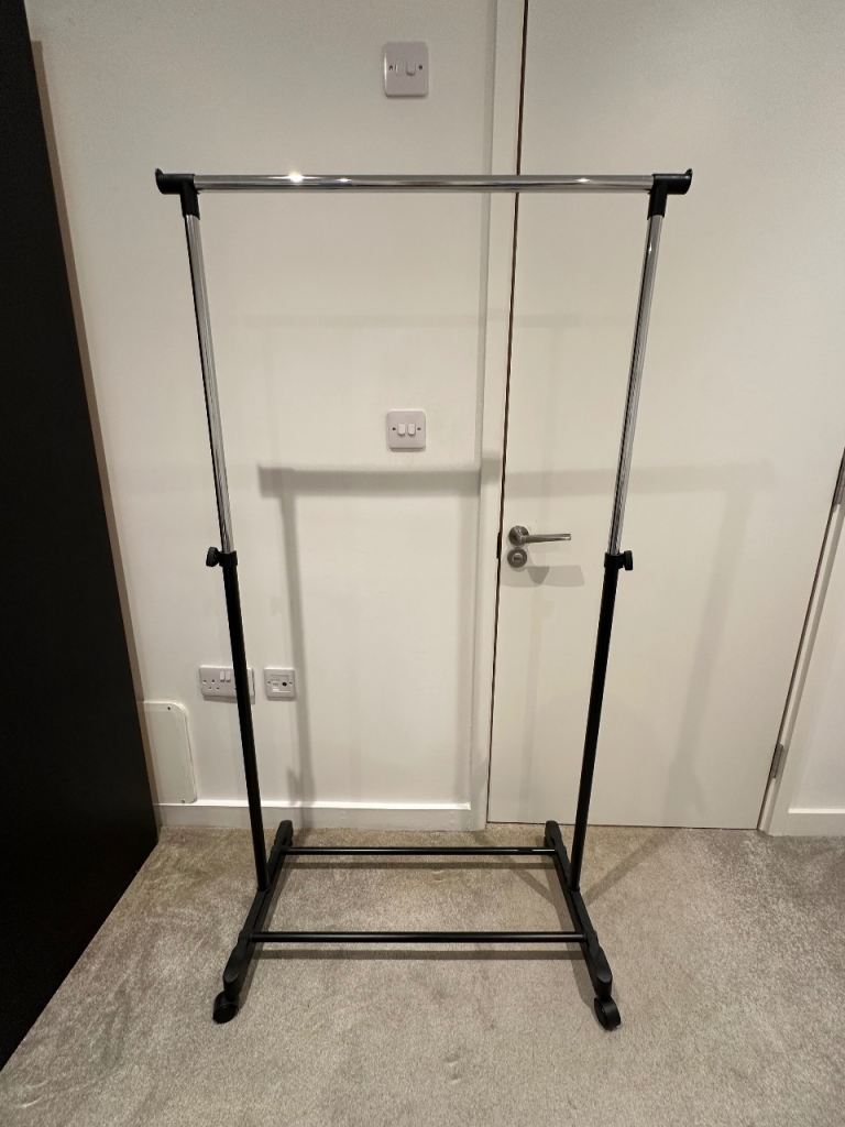 Hanging rail (clothes rack)