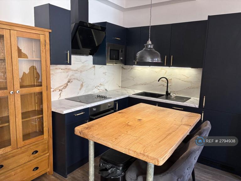 1 bedroom flat in Dunster Street, Northampton, NN1 (1 bed) (#2794938)