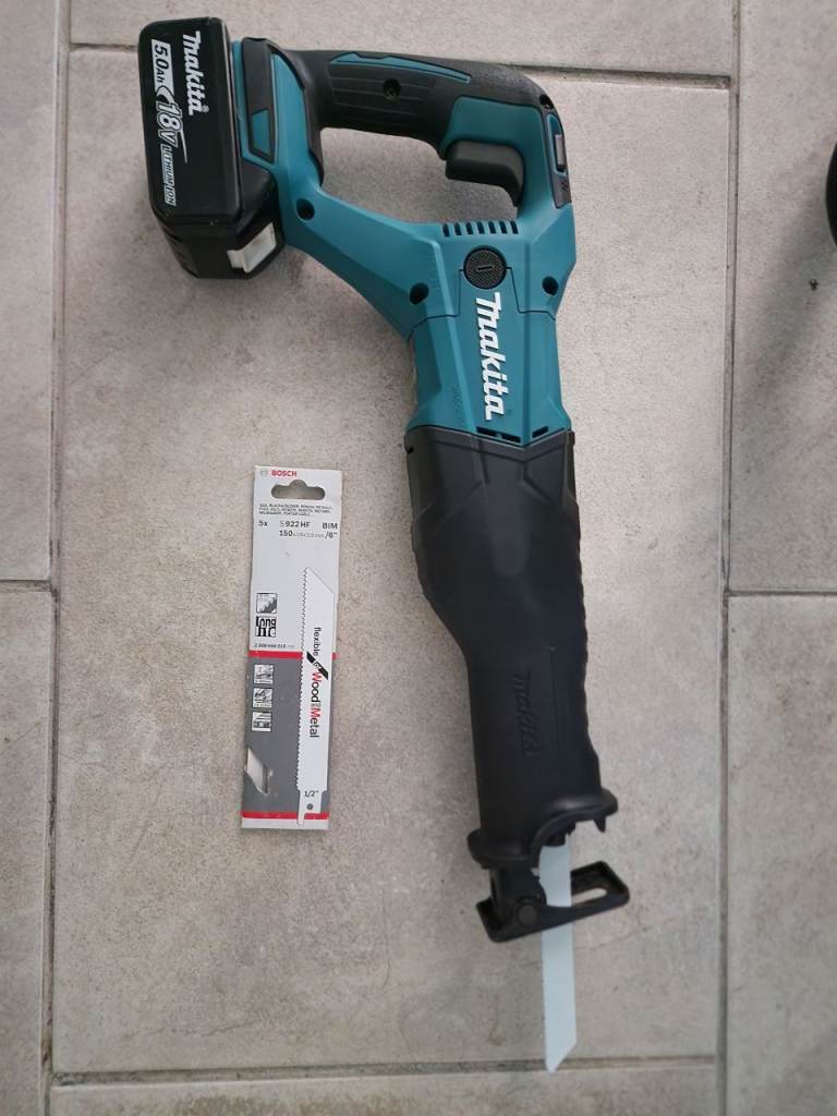 Makita 18V LXT Cordless Reciprocating saw - DJR186 with 5.0Ah battery
