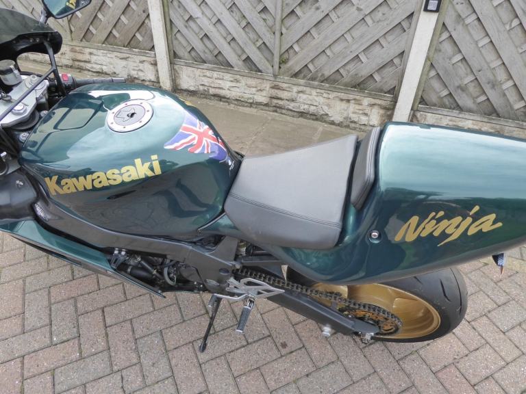 Kawasaki ZX7R S REG UNDER TRAY BRAIDED LINES CARBON CAN POWDER COATED WHEELS