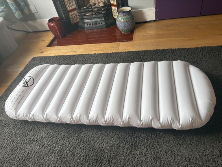 Kids inflatable bed