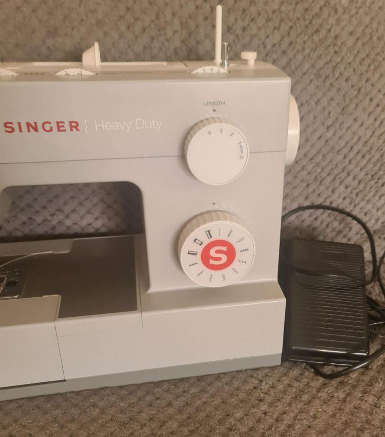 Singer heavy duty sewing machine