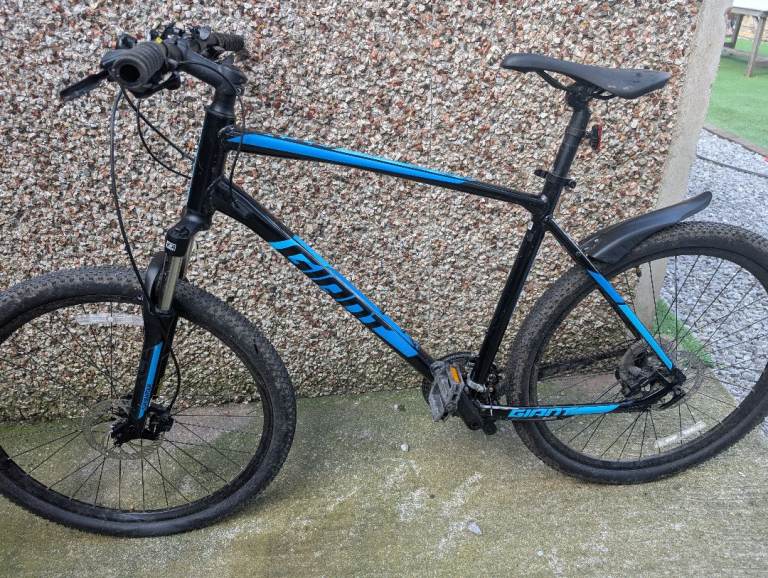 Giant Black and Blue Mountain Bike – Good Condition