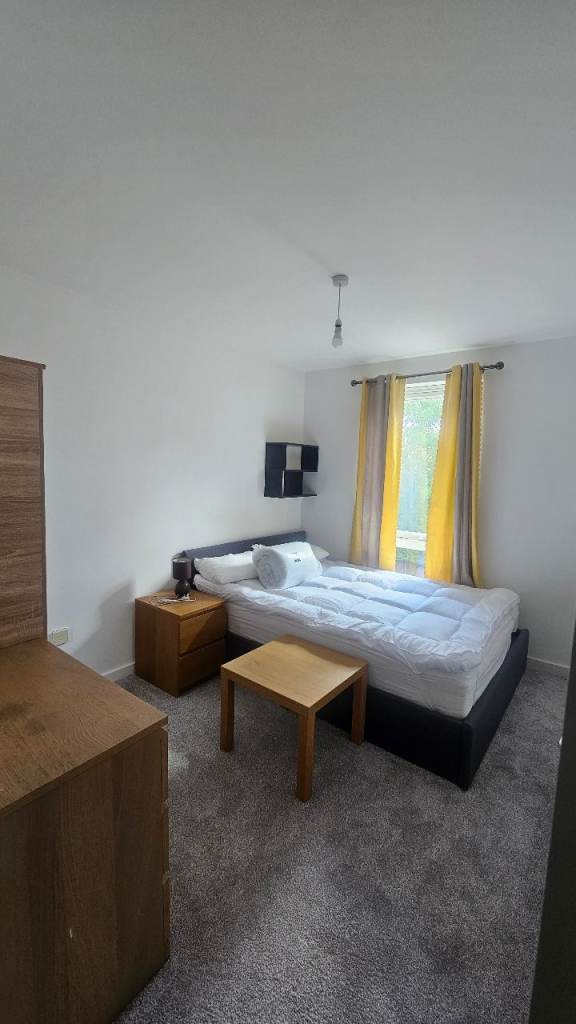 Double Room-Enfield Lock-£800 pcm EN3 7FG 