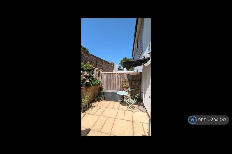 2 bedroom flat in Bovemoors Lane, Exeter, EX2 (2 bed) (#3001743)
