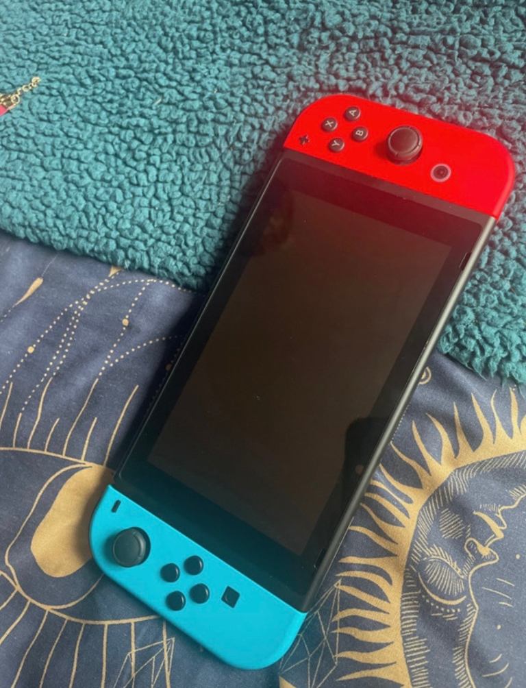 Nintendo Switch Console with Docking Station – Good Condition