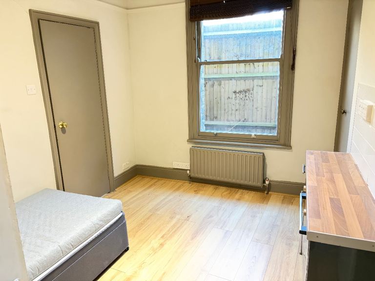 Includes Bills ConvertedNew StudioFlat Bath Shower OpenRoomKitchenDineSit VeryNearRailTubeBusShops