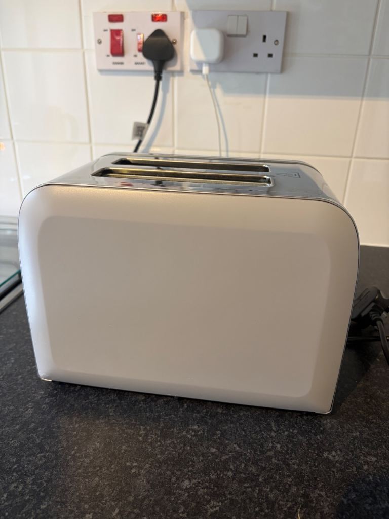  Toaster - Silver, Good Condition