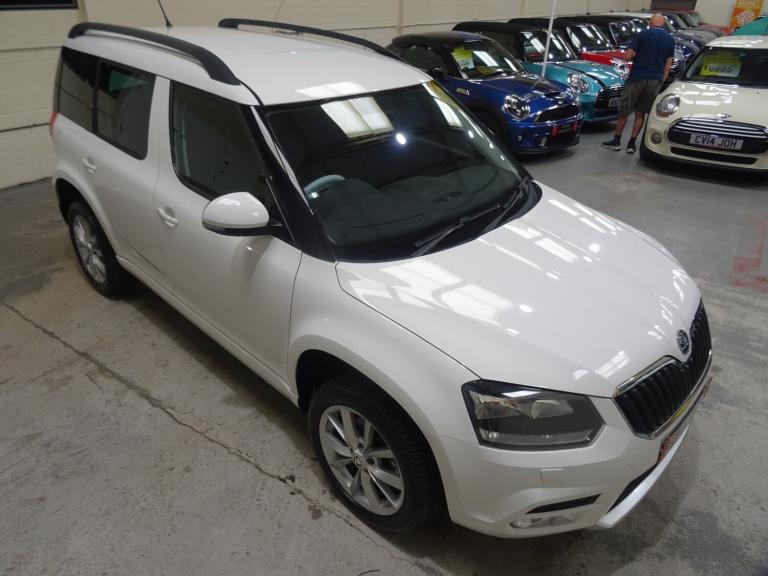 2015 Skoda Yeti 1.2 TSI 110 SE 5dr **ULTRA LOW MILEAGE*ONLY 9000 MILES FROM NEW** HATCHBACK Petro...