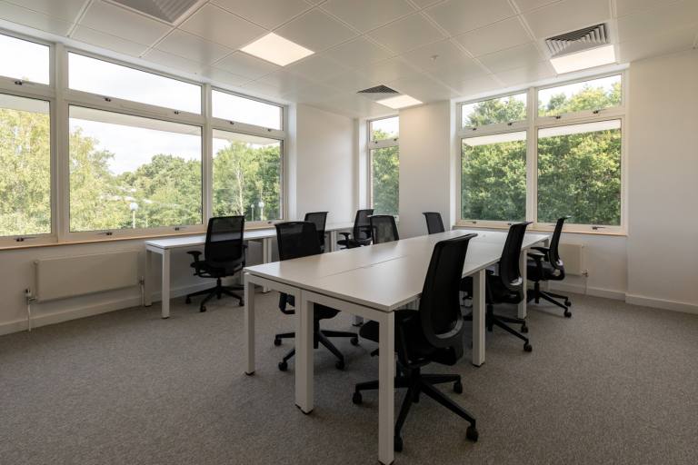 Fareham - PO15 7AZ \ Office Space Designed for 4 Workstations