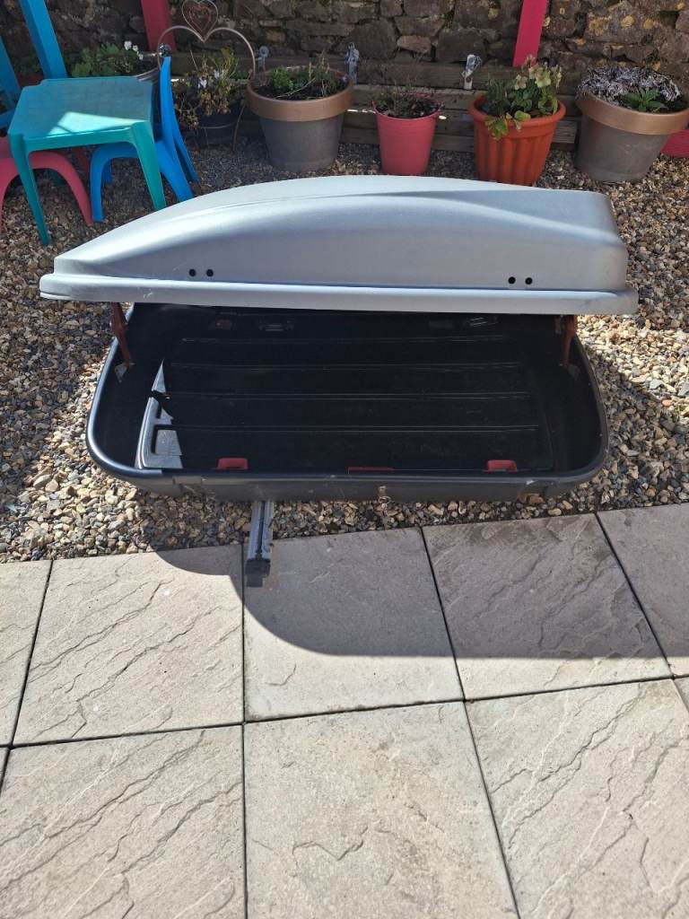 Roof box