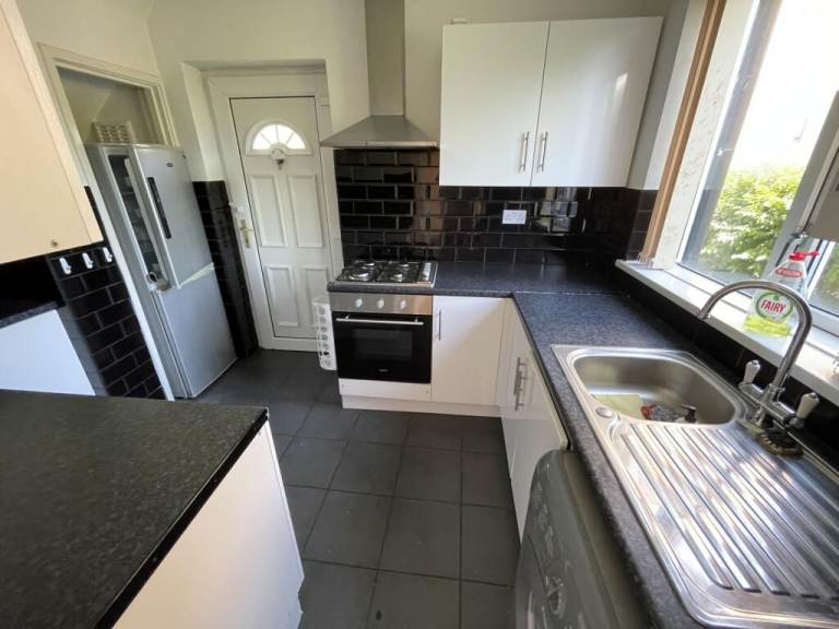 2 BED semi west park LS16