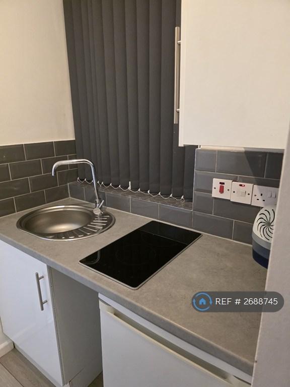 1 bedroom in Charlton Lane, London, SE7 (#2688745)
