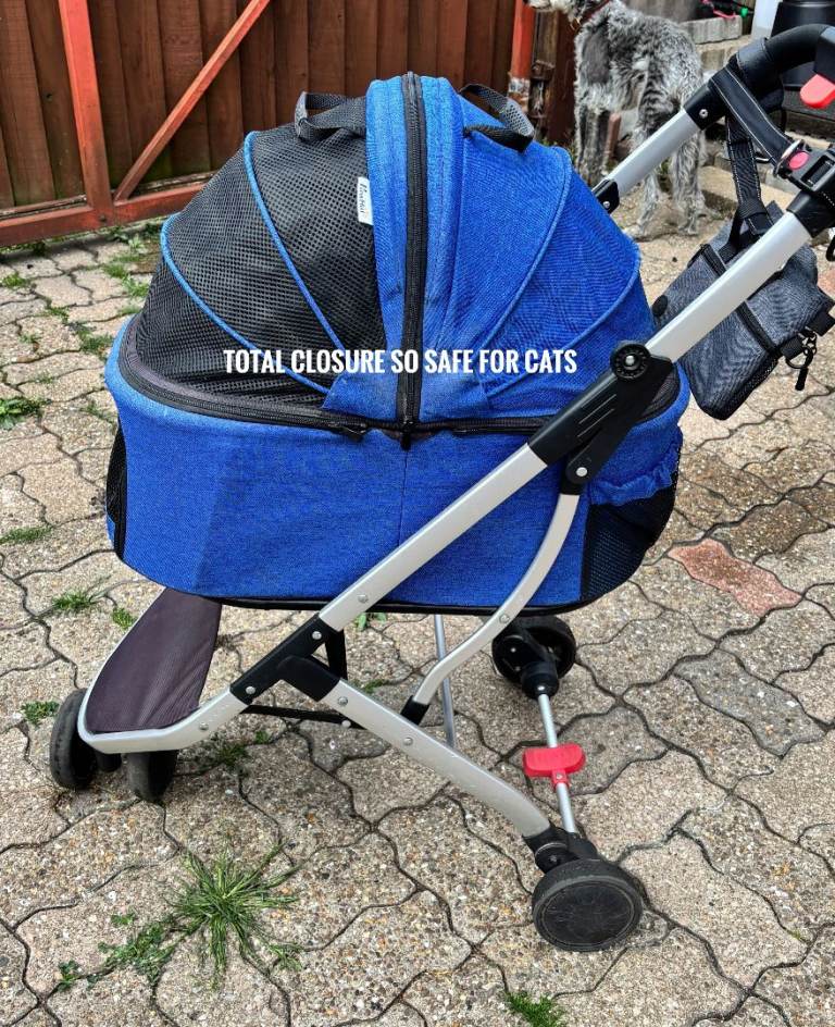Dog pushchair 