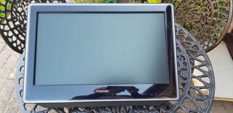 Toshiba LCD TV 19 inch