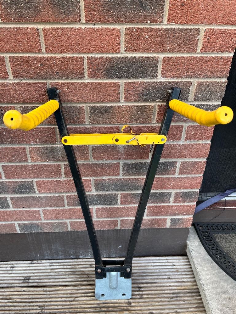 Bike rack holds 2 bikes