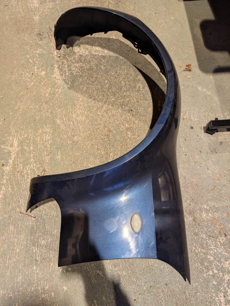 Smart roadster front passenger wing
