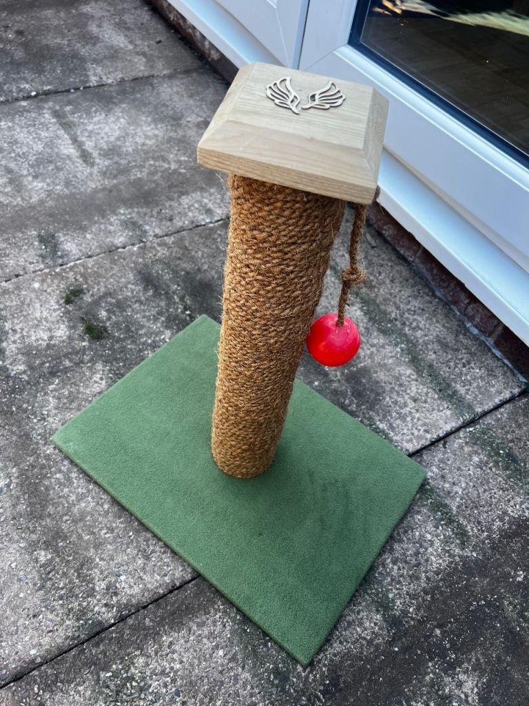 Handmade cat scratcher 