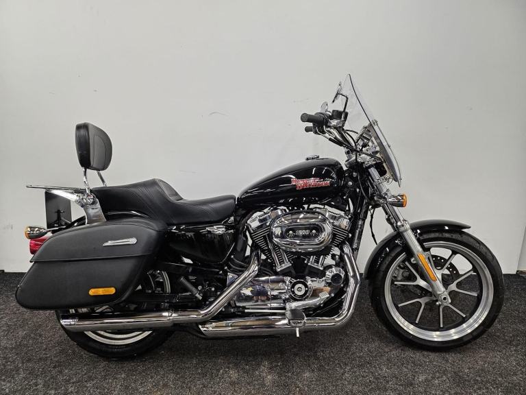 HARLEY DAVIDSON XL1200T SUPERLOW ** LOW MILEAGE - VANCE and HINES - PANNIERS *