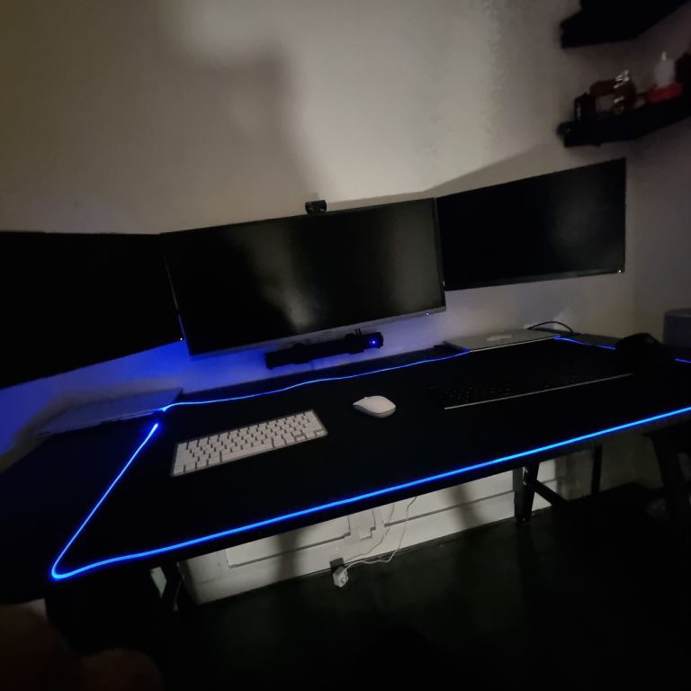 Samsung 34” Ultrawide + BenQ 22” Triple Monitor Setup