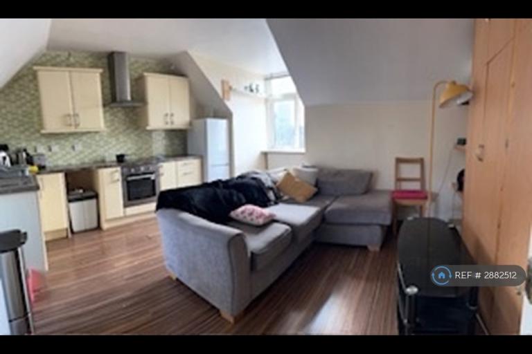 2 bedroom flat in St. Johns Road, Watford, WD17 (2 bed) (#2882512)