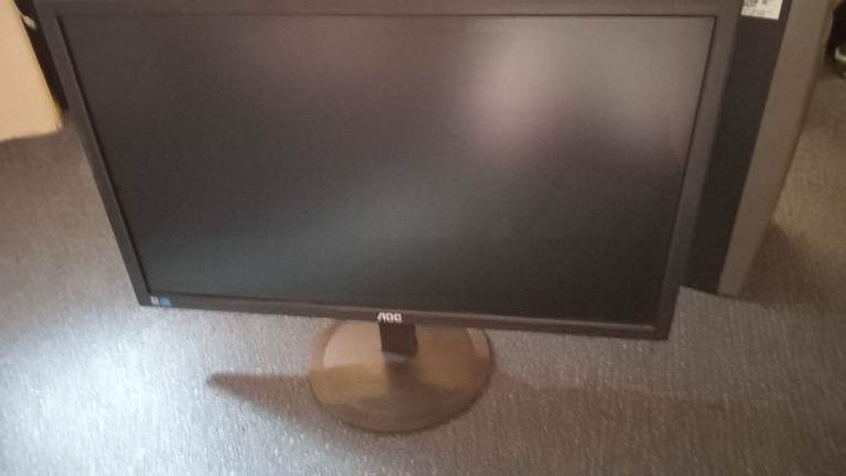 super cheap aoc 22 inch lcd monitor inc stand and power block - hdmi 