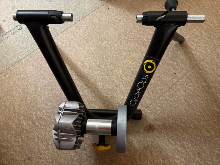 CycleOps Fluid2 Turbo Trainer/Indoor cycle trainer, and Front Wheel Stand, Excellent cond.