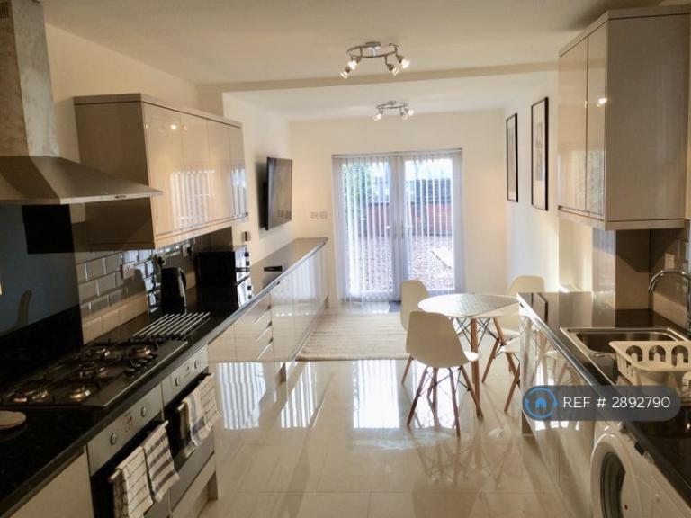 1 bedroom in Beaconsfield Road, Coventry, CV2 (#2892790)