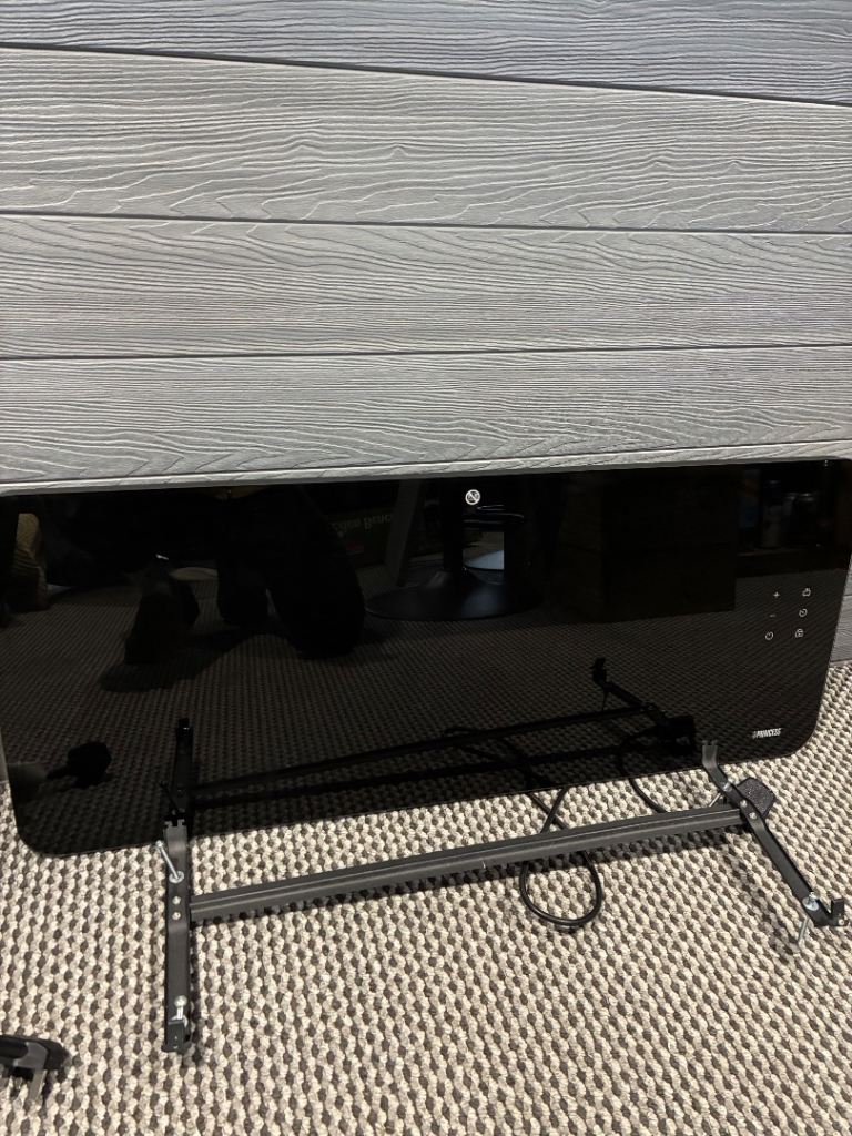 Electric heater for wall mounting 