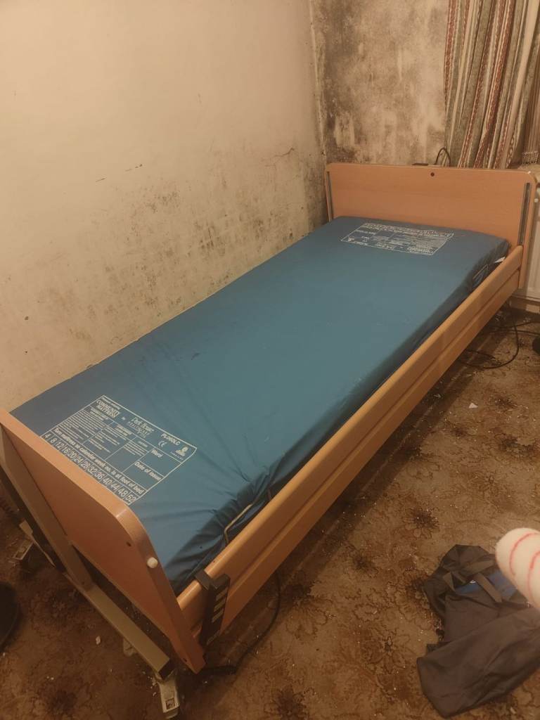 Fully functioning hospital bed 